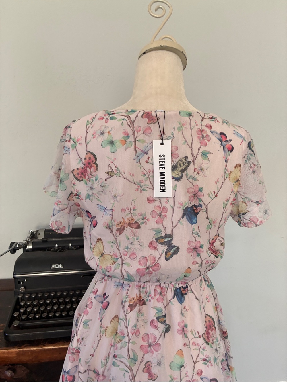 Steve Madden Kirsty Chasing Butterflies  Dress in Sweet Pink - Size Small - Picture 6 of 16